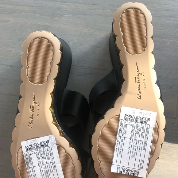 Ferragamo Nicosia summer sandal size 7c - Picture 7 of 8